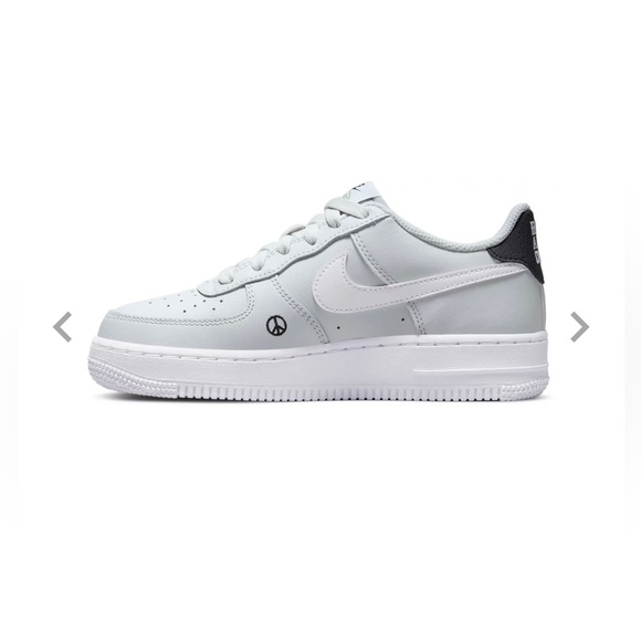 Nike Air Force 1 LV8 - Picture 2 of 8